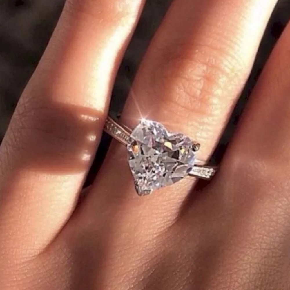 NEW💍18K WHITE GOLD DIAMOND 925 SILVER HEART RING, CUTE RING, SHINY RING. - Picture 2 of 4